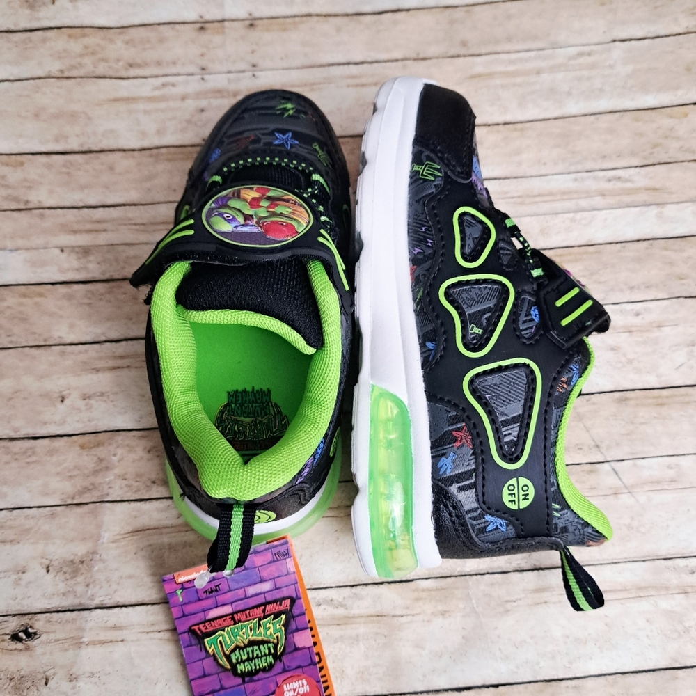 Teenage Mutant Ninja Turtles Vibrant Black & Green Light Up Kids Sneakers Shoes